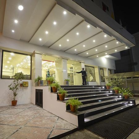 Hotel Atithi Агра Екстериор снимка