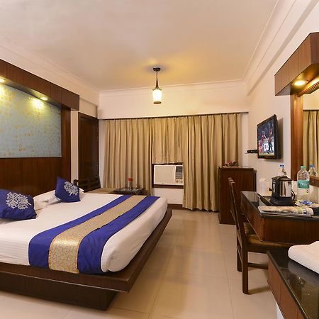 Hotel Atithi Агра Екстериор снимка