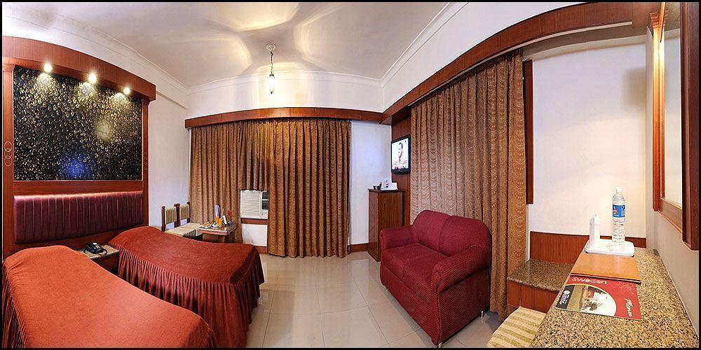 Hotel Atithi Агра Екстериор снимка