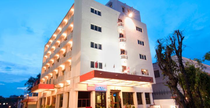 Hotel Atithi Агра Екстериор снимка