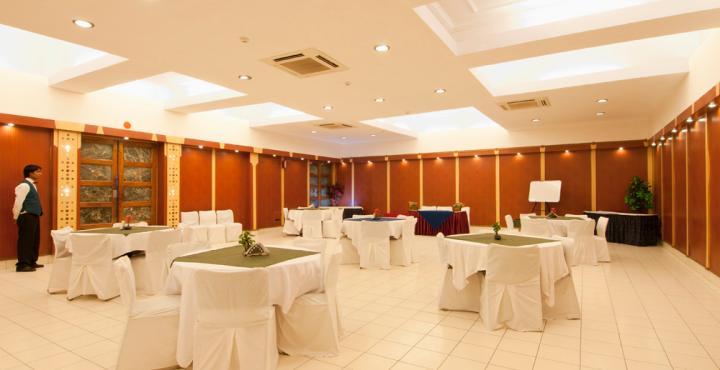 Hotel Atithi Агра Екстериор снимка