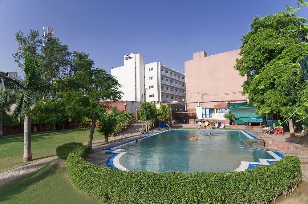 Hotel Atithi Агра Екстериор снимка