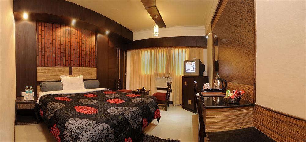 Hotel Atithi Агра Екстериор снимка