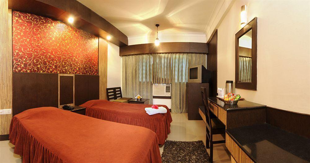 Hotel Atithi Агра Екстериор снимка