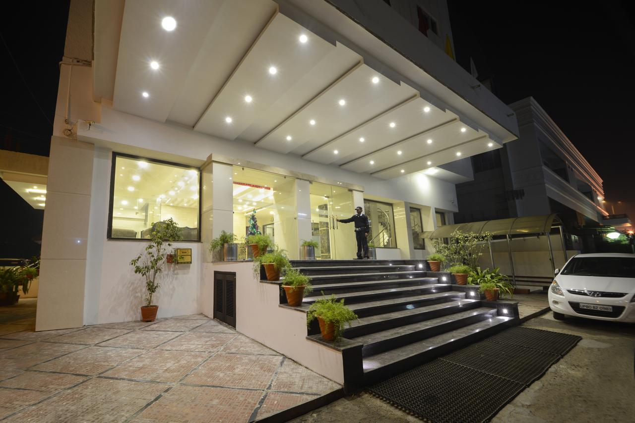 Hotel Atithi Агра Екстериор снимка