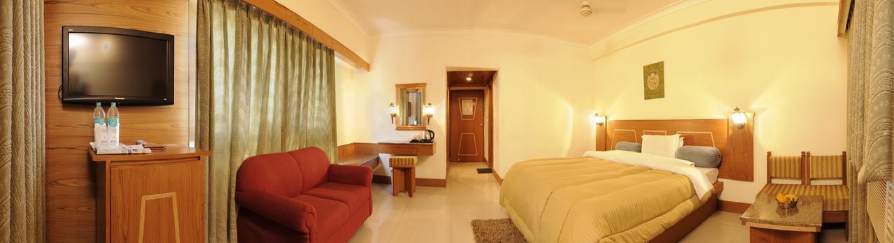 Hotel Atithi Агра Екстериор снимка