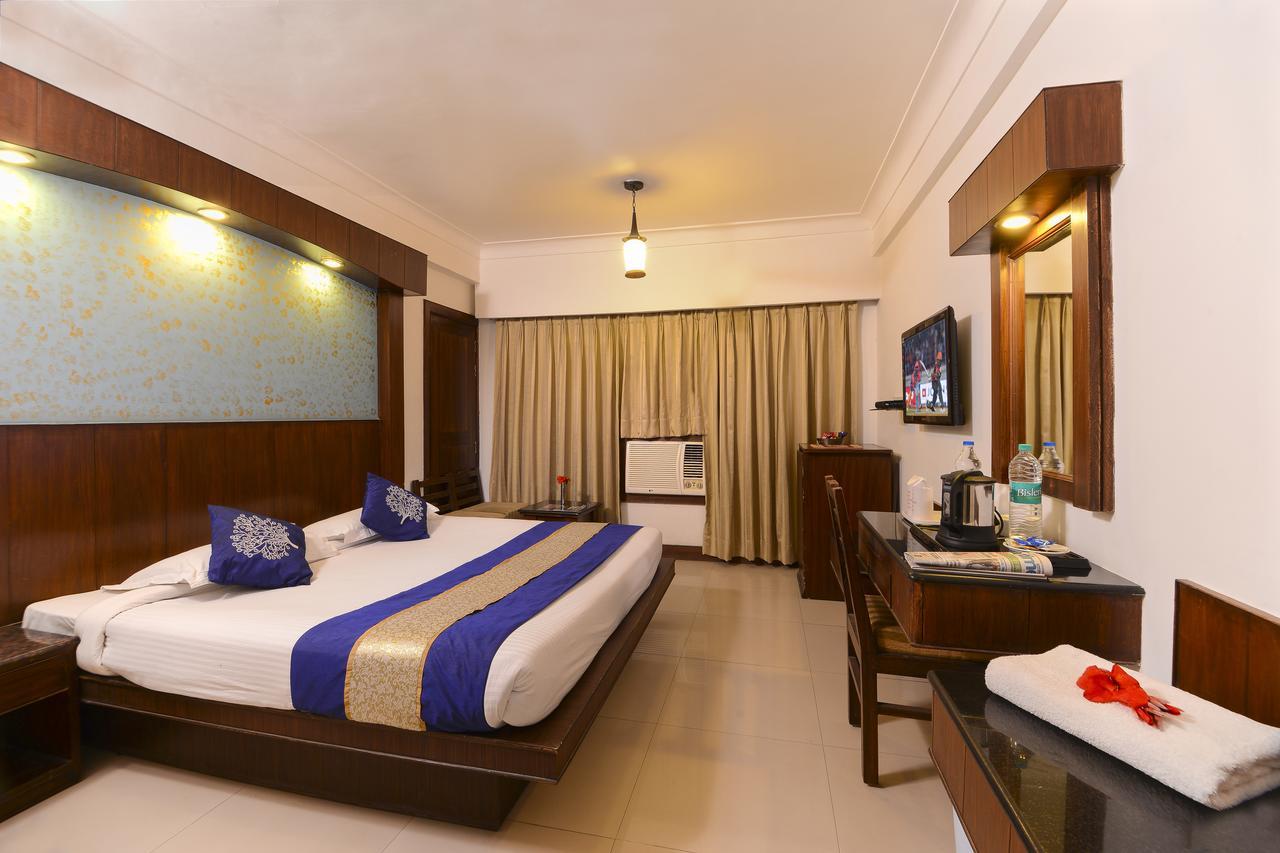 Hotel Atithi Агра Екстериор снимка