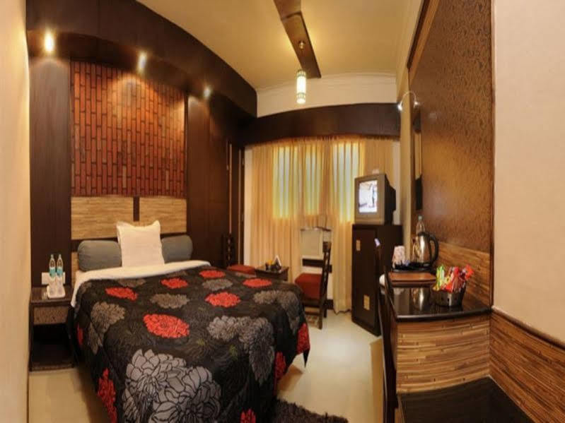 Hotel Atithi Агра Екстериор снимка