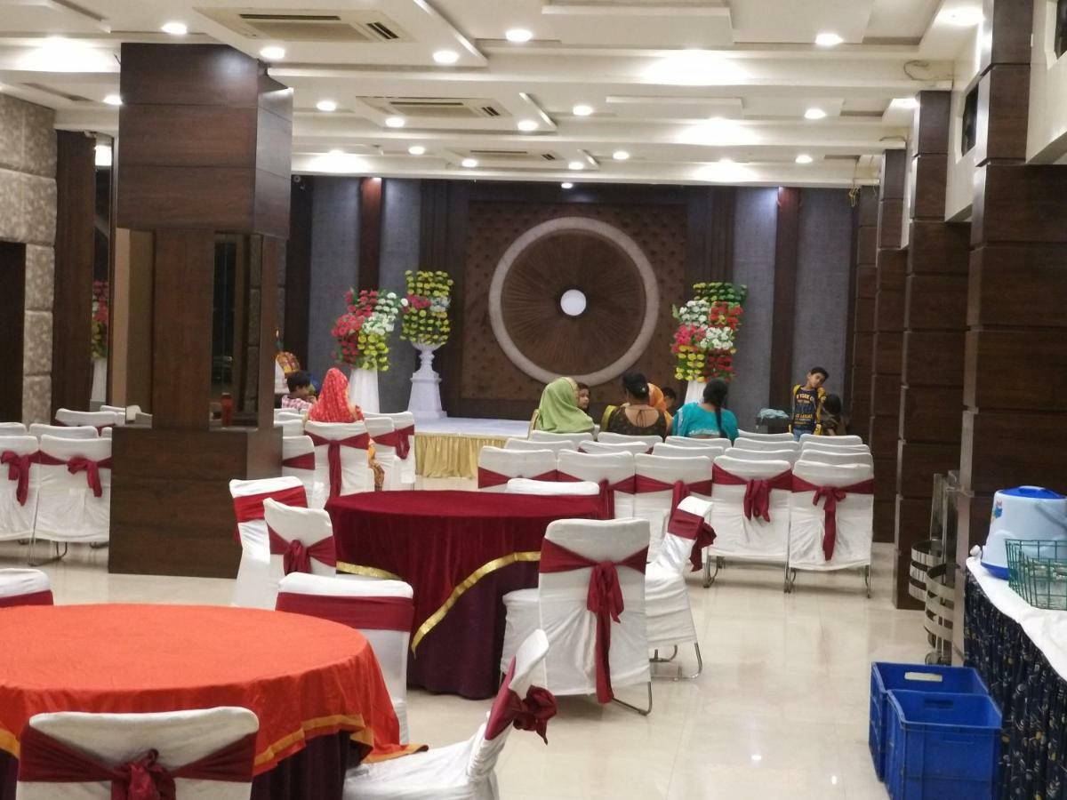 Hotel Atithi Агра Екстериор снимка